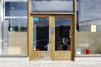 Commercial vacancy rate hits record high of 14.5%